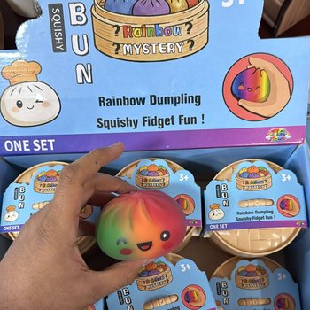 RAGE - RAINBOW Squishy Bun Dumplings LARGE (Dim. 8.5 x 8.5 x 4.8 cm) - Viral 2026 Fidget Toy (12 pcs)