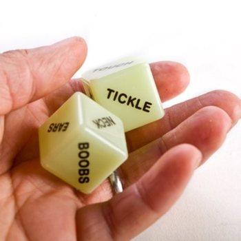 GLOW IN THE DARK SEX DICE IN DISPLAY (24st).