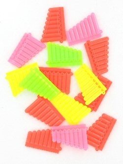 PLASTIC LUCKY DIP WHISTLES (98 pcs)